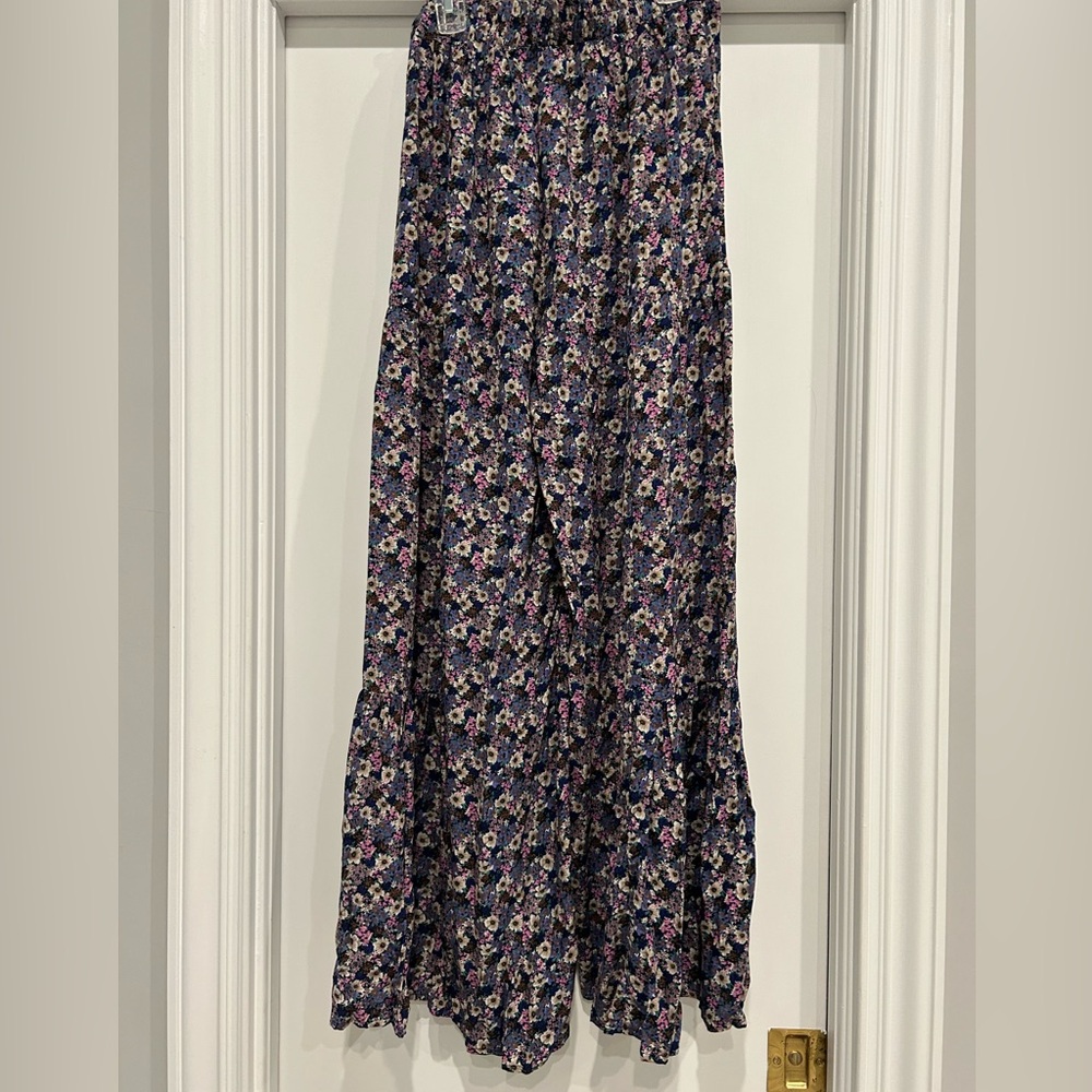 Natural Life flowered pants with flare bottoms - Picture 7 of 8